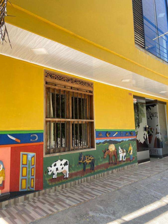 Oak Tree House Guest House Guatape Ngoại thất bức ảnh