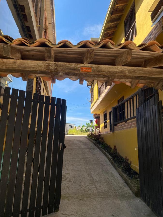 Oak Tree House Guest House Guatape Ngoại thất bức ảnh