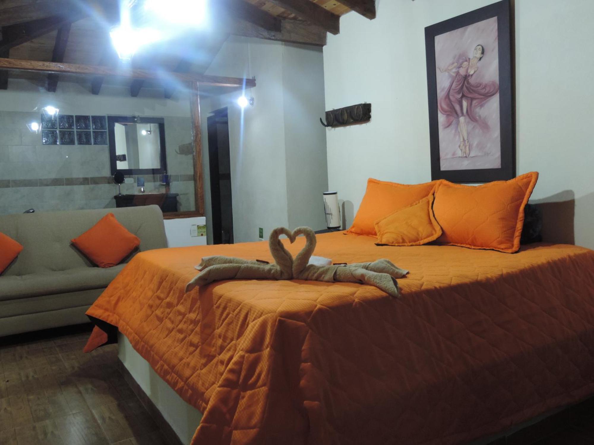 Oak Tree House Guest House Guatape Ngoại thất bức ảnh