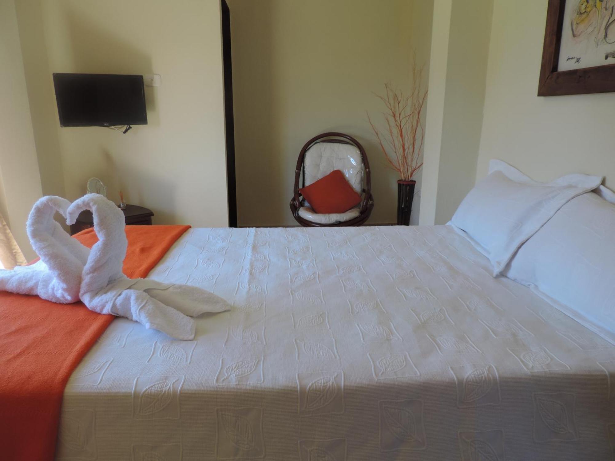Oak Tree House Guest House Guatape Ngoại thất bức ảnh