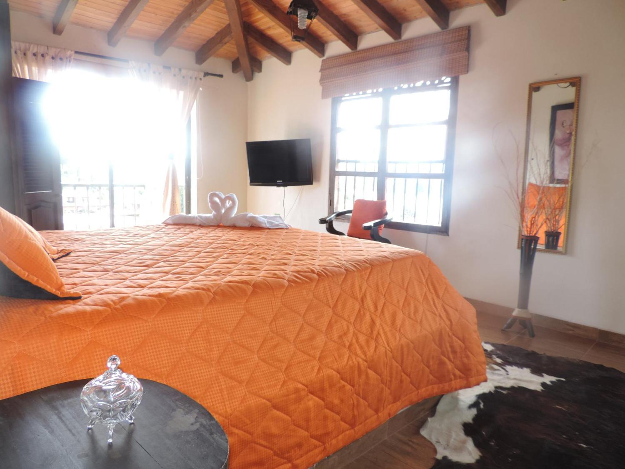 Oak Tree House Guest House Guatape Ngoại thất bức ảnh