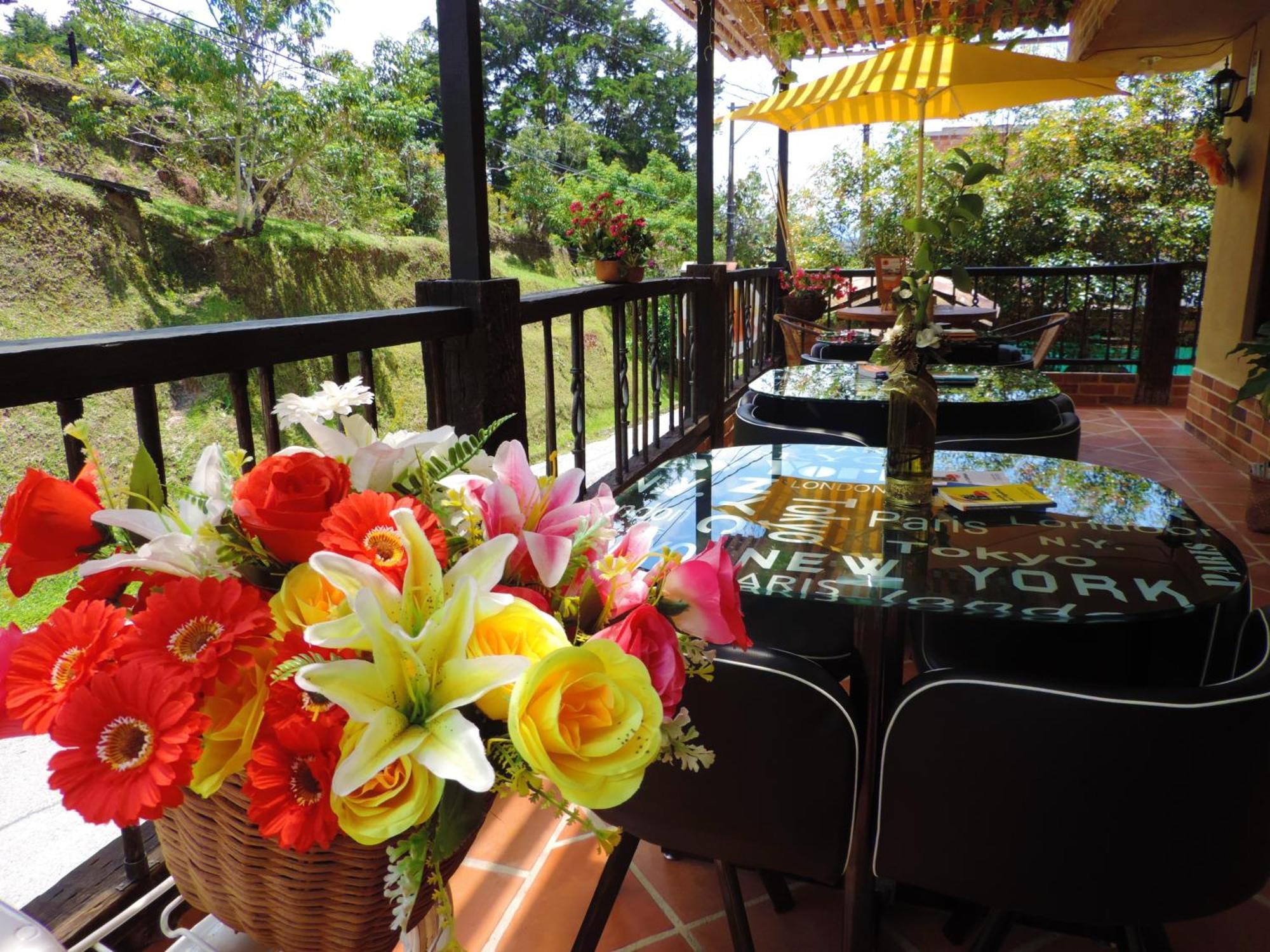 Oak Tree House Guest House Guatape Ngoại thất bức ảnh