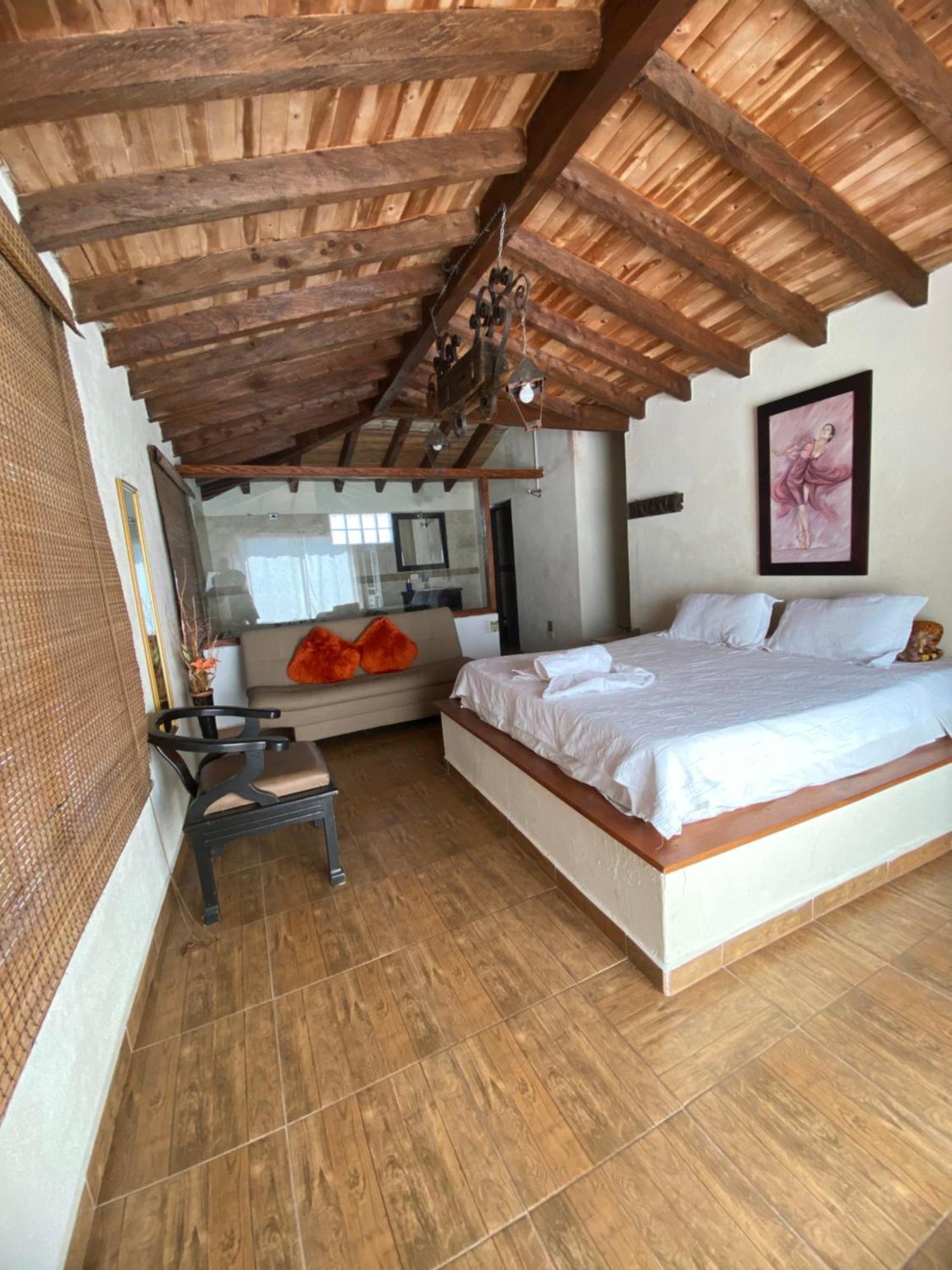 Oak Tree House Guest House Guatape Ngoại thất bức ảnh