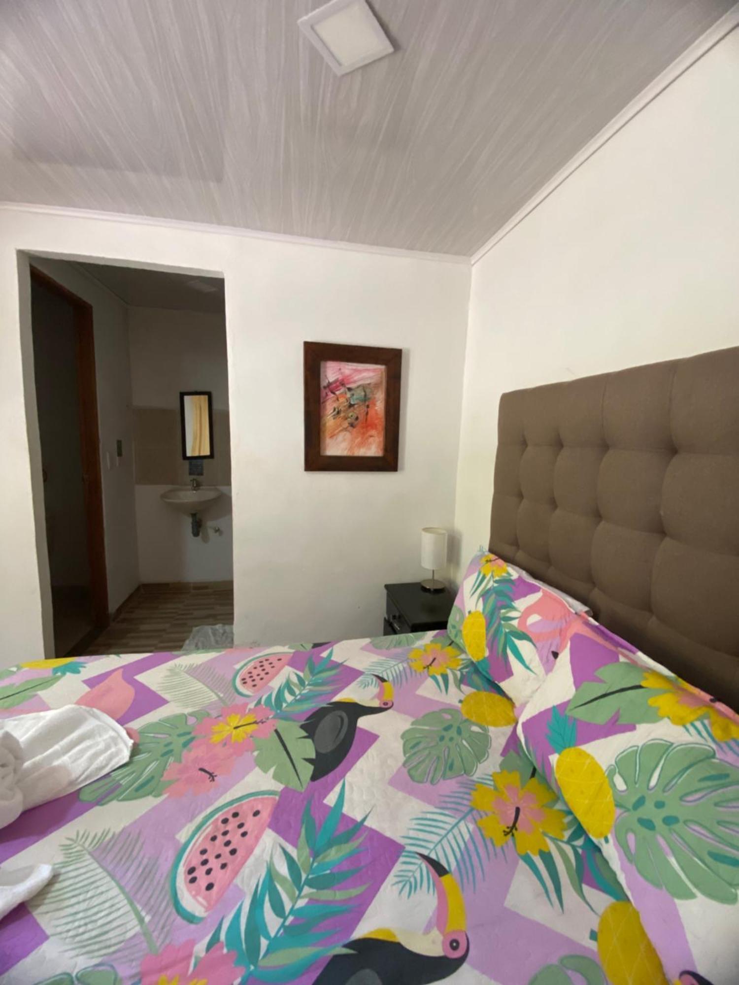 Oak Tree House Guest House Guatape Ngoại thất bức ảnh