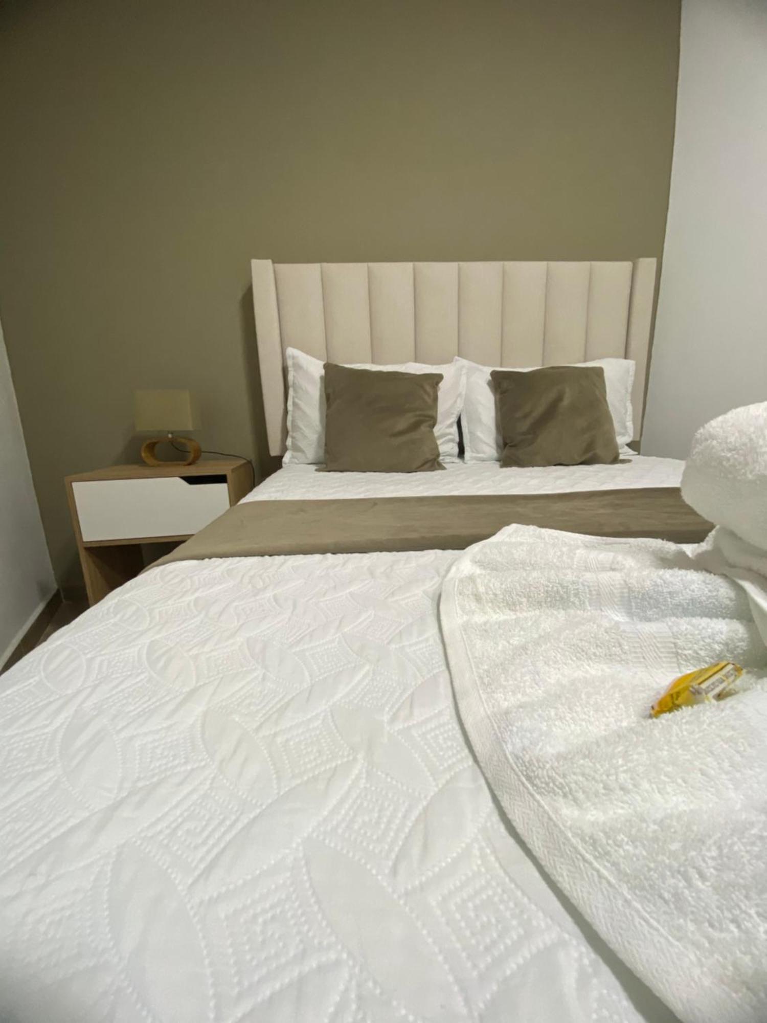 Oak Tree House Guest House Guatape Ngoại thất bức ảnh