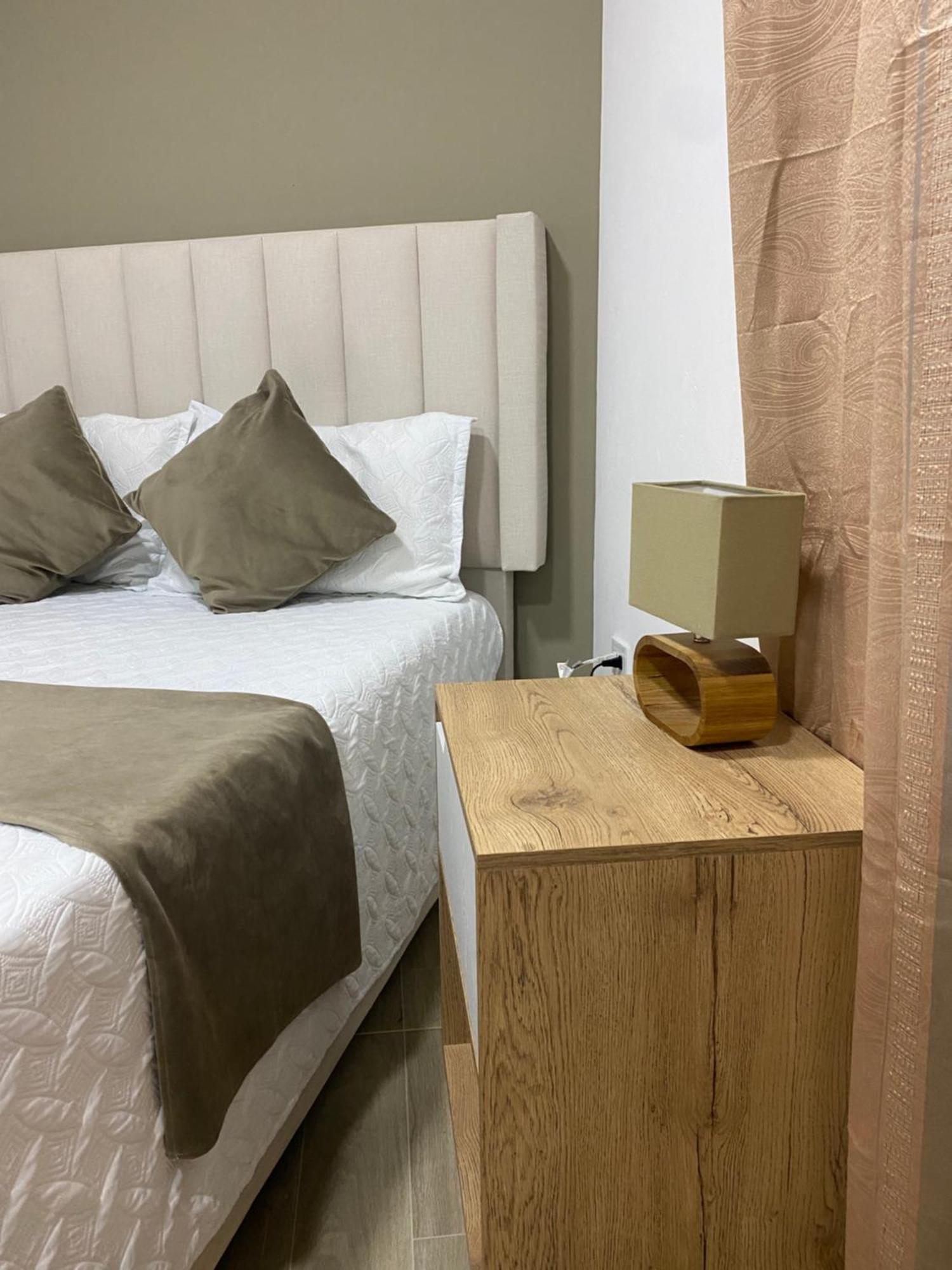 Oak Tree House Guest House Guatape Ngoại thất bức ảnh