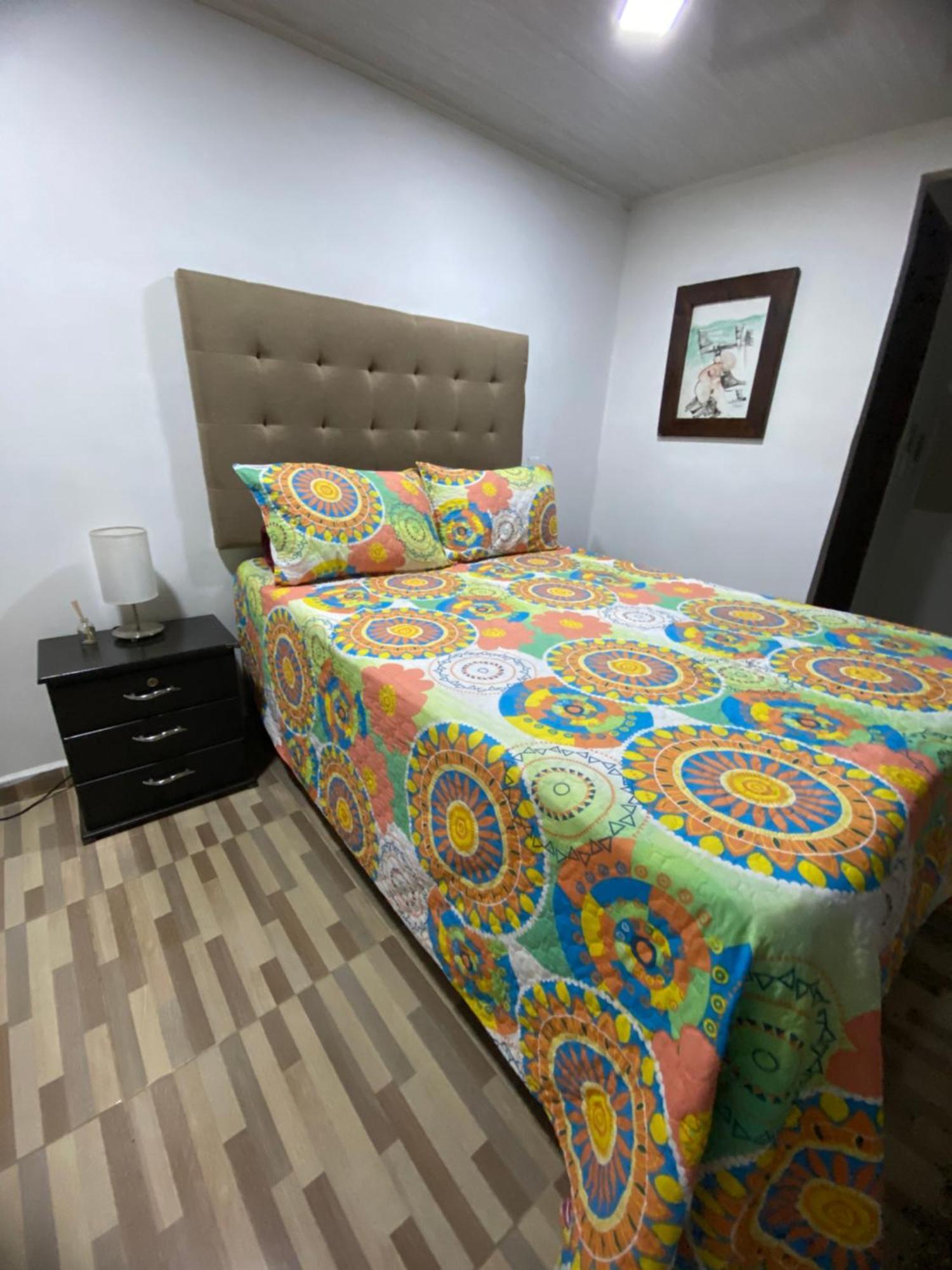 Oak Tree House Guest House Guatape Ngoại thất bức ảnh