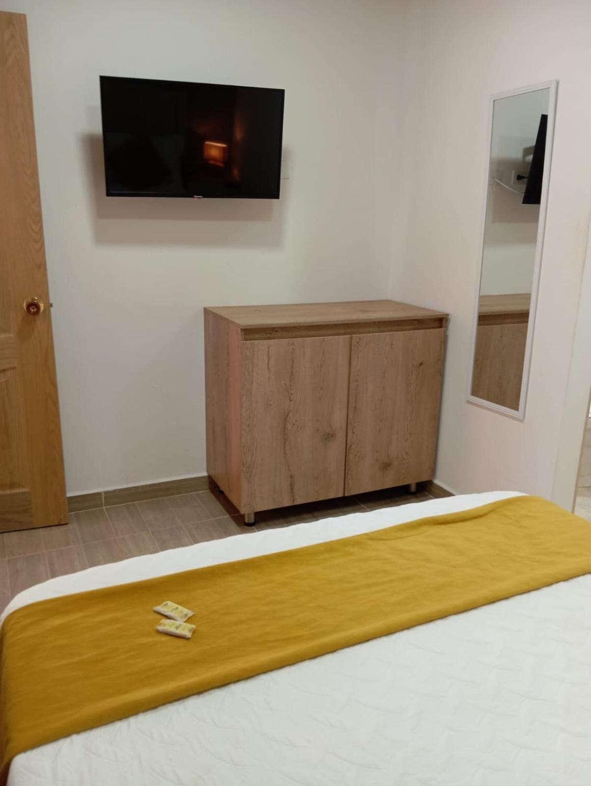 Oak Tree House Guest House Guatape Ngoại thất bức ảnh