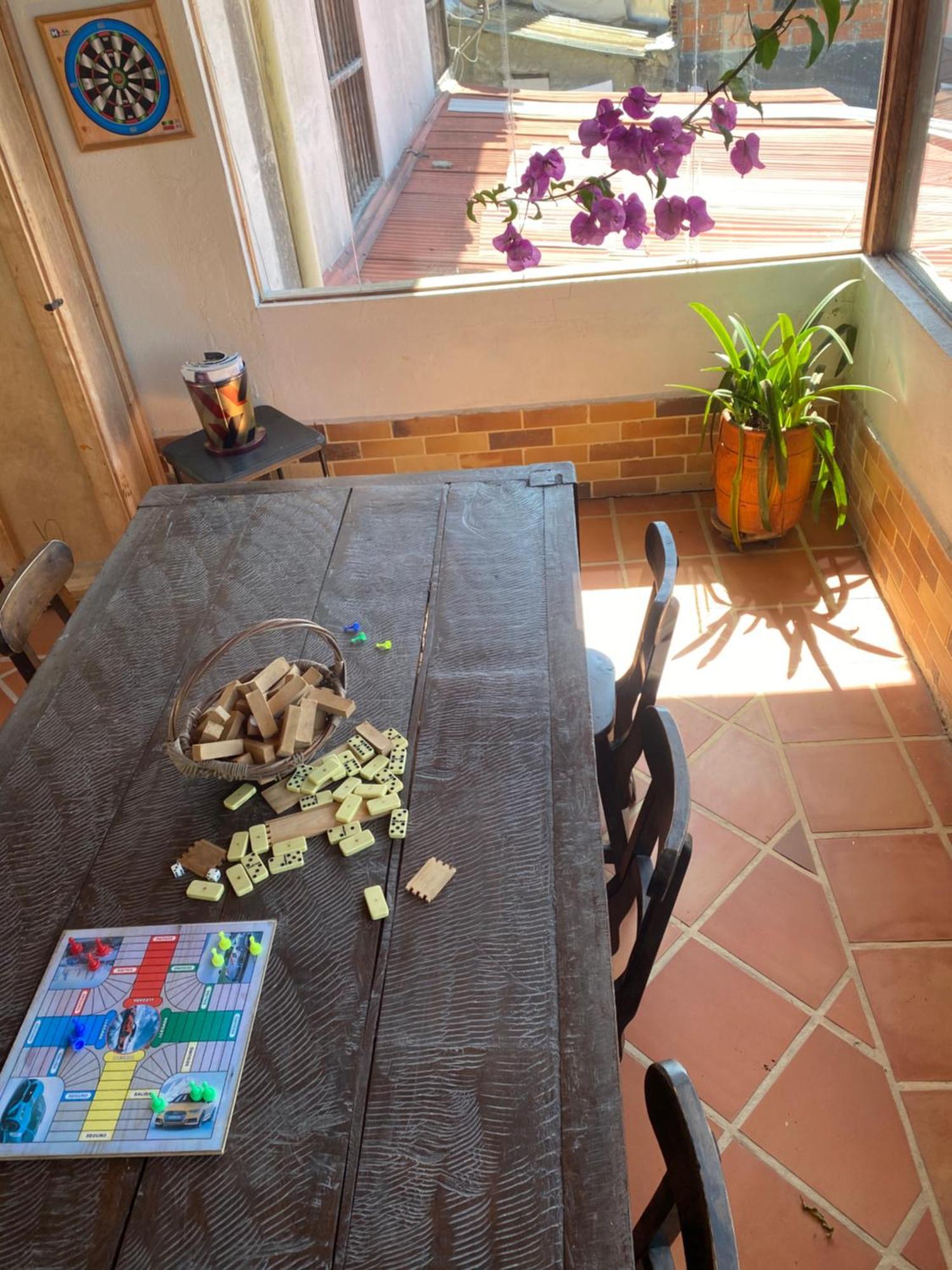 Oak Tree House Guest House Guatape Ngoại thất bức ảnh