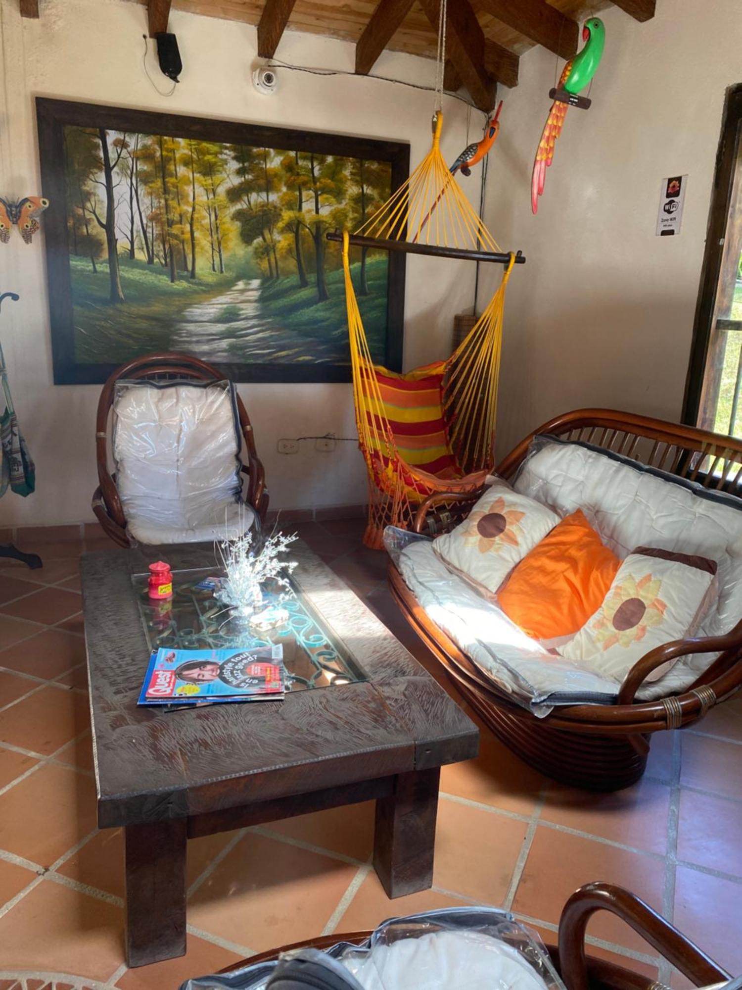 Oak Tree House Guest House Guatape Ngoại thất bức ảnh