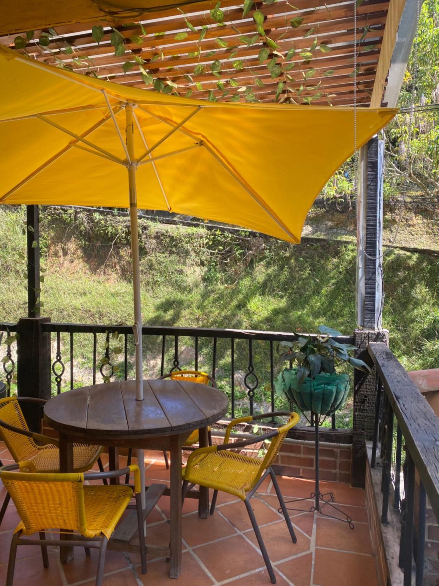 Oak Tree House Guest House Guatape Ngoại thất bức ảnh