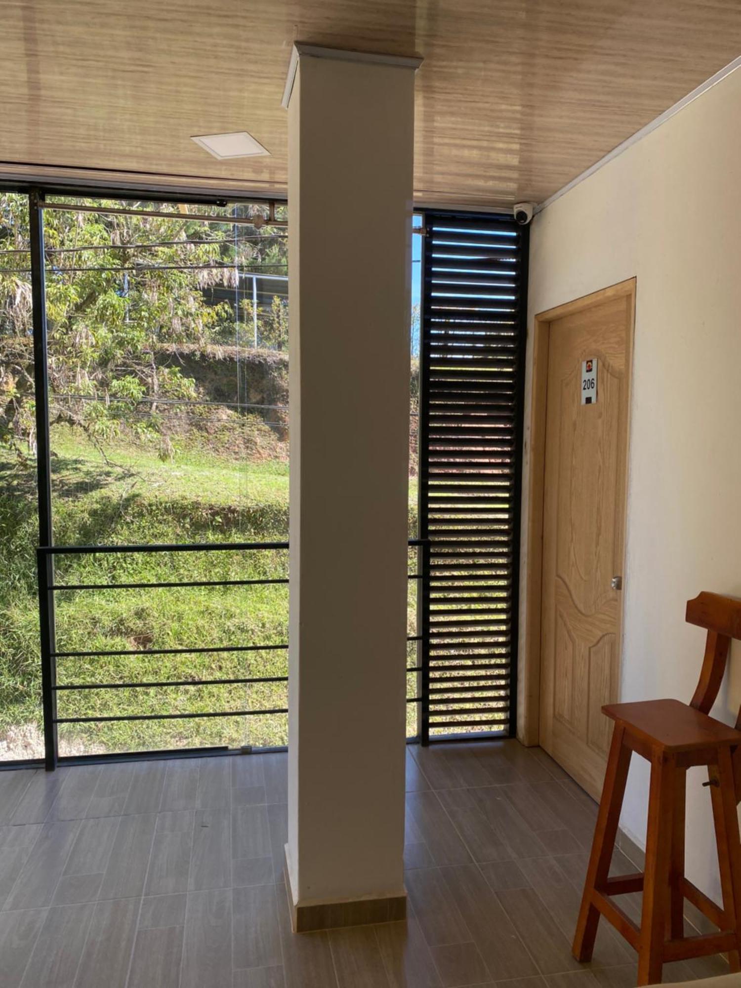 Oak Tree House Guest House Guatape Ngoại thất bức ảnh