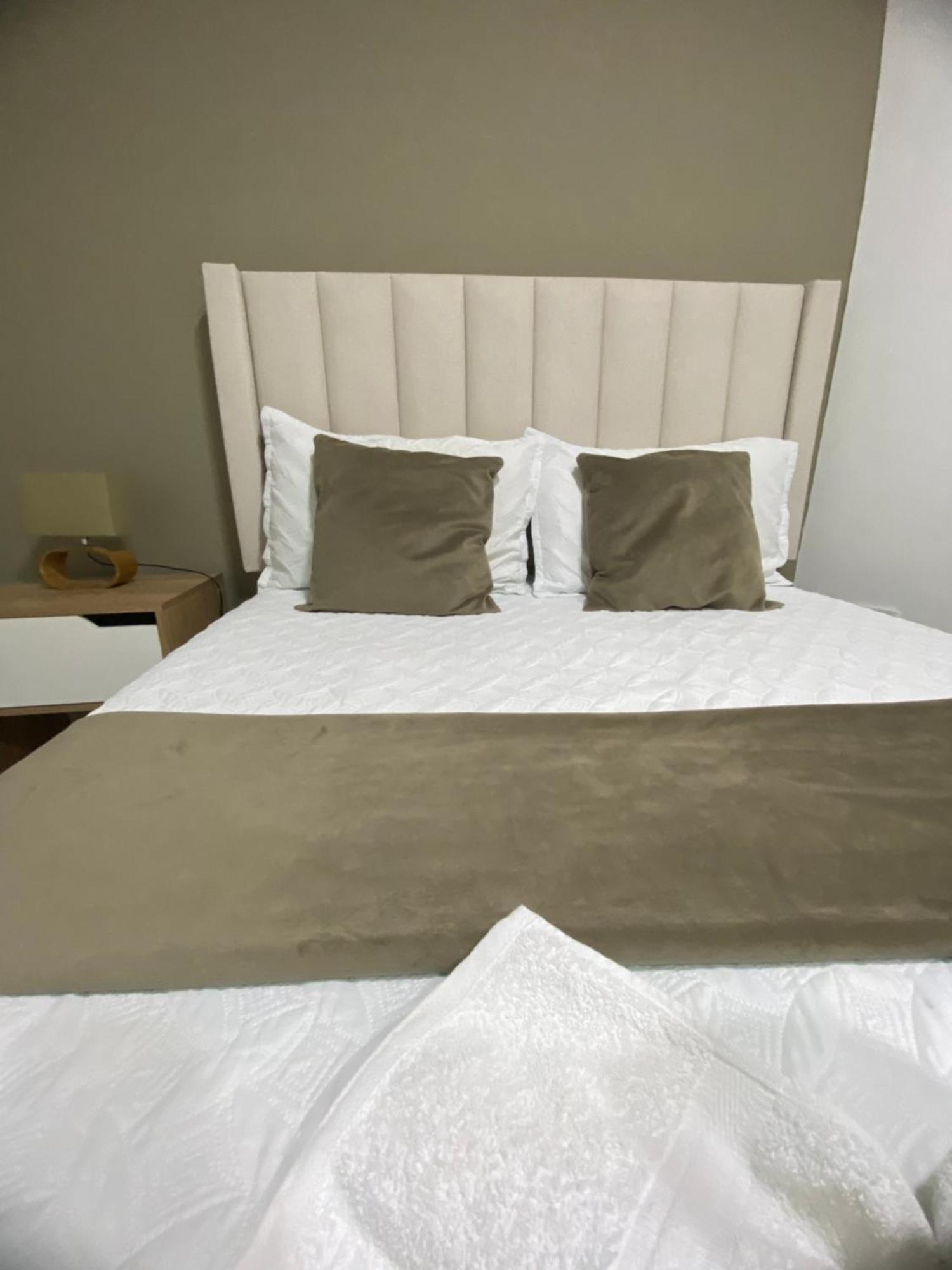 Oak Tree House Guest House Guatape Ngoại thất bức ảnh