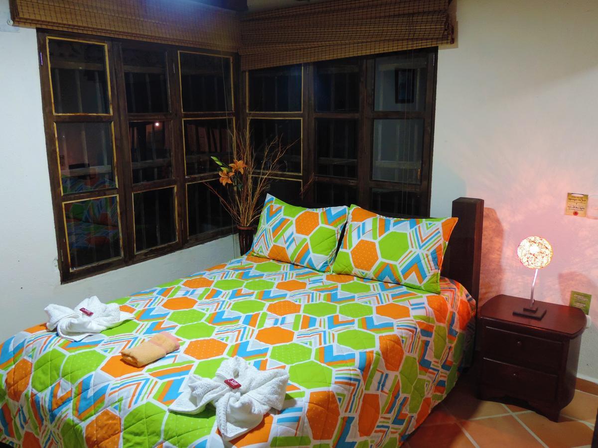 Oak Tree House Guest House Guatape Ngoại thất bức ảnh